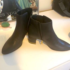 Selling my Calvin Klein boots, only wore them once
